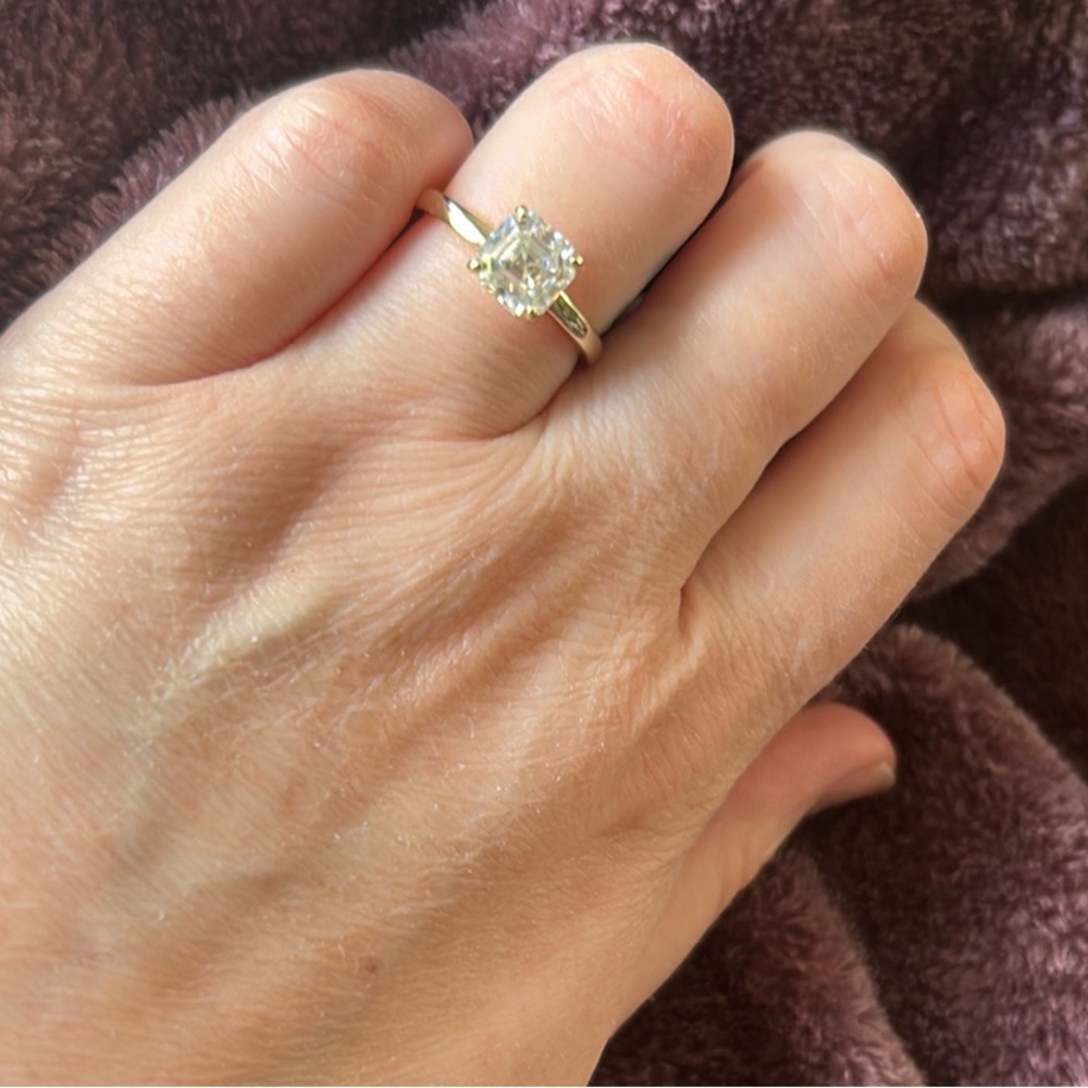 1CT Moissanite Ring - size 7 - Picture 3 of 5